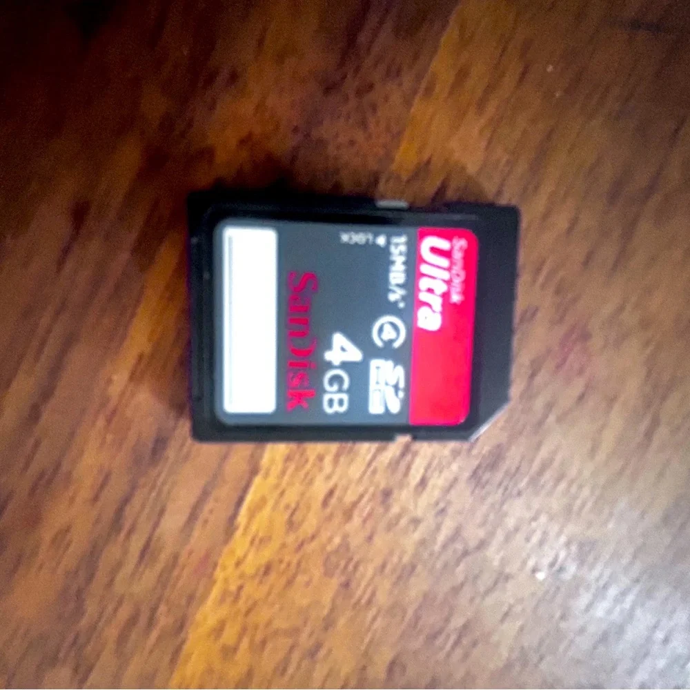 Andis Ultra 4GB SDHC Memory Card - Black and Red